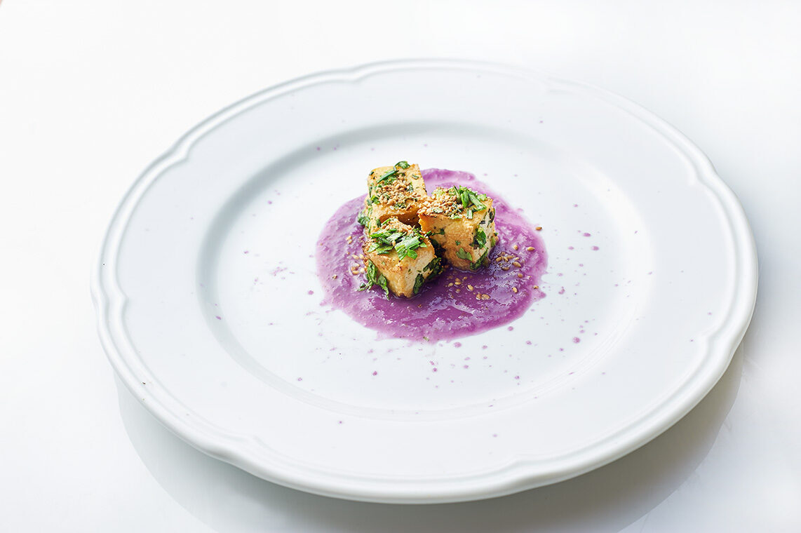 Tofu alle erbe in viola