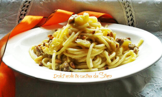 Tonnarelli con melanzane, salciccia e pinoli
