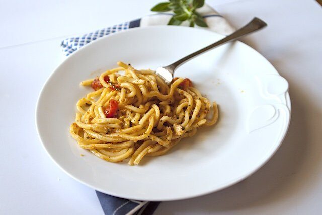 Tonnarelli pomodori pachino e pinoli