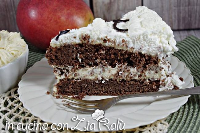 Torta al cioccolato con crema al mango