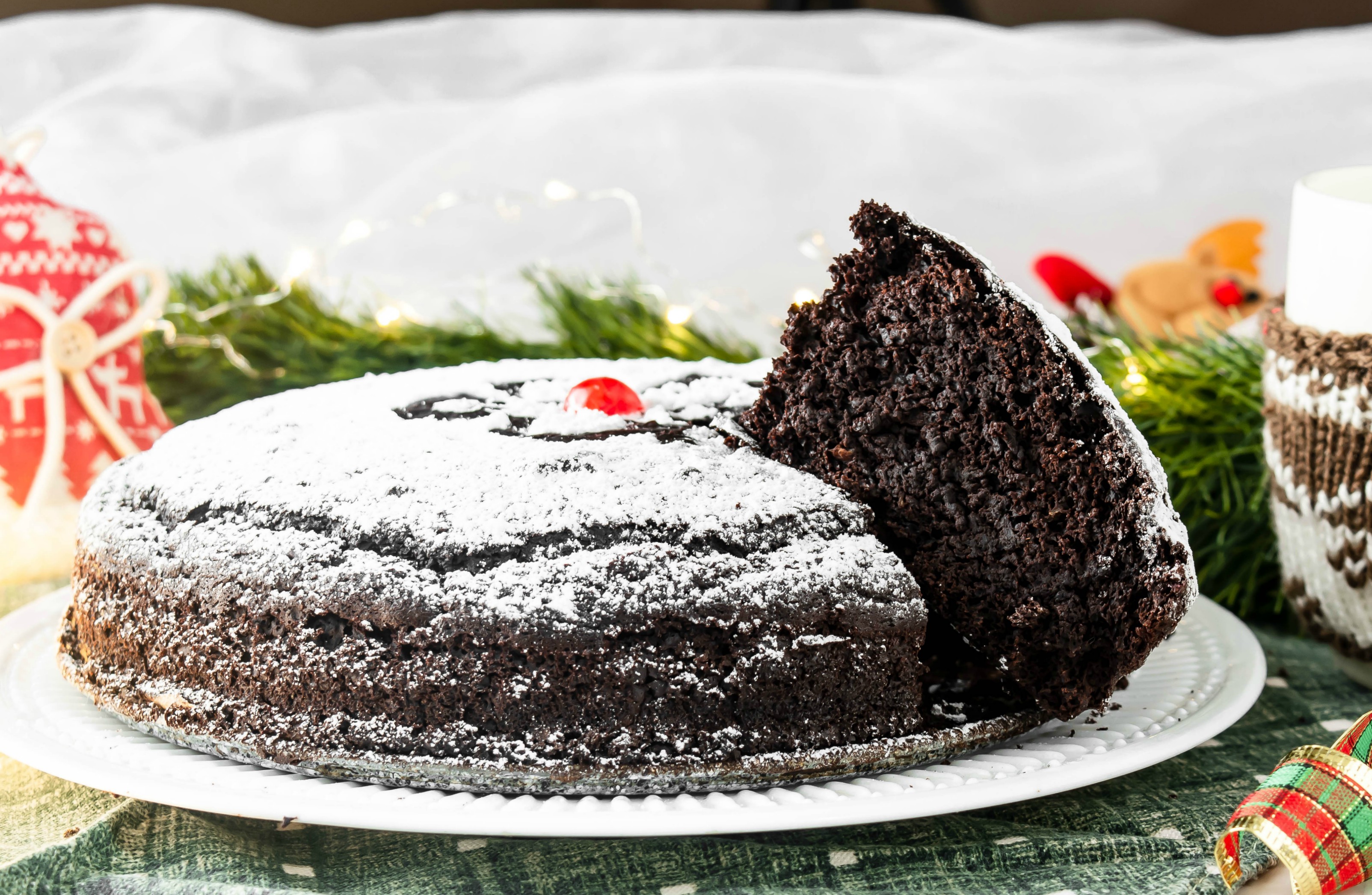 Torta al cioccolato profumata senza uova e lattosio
