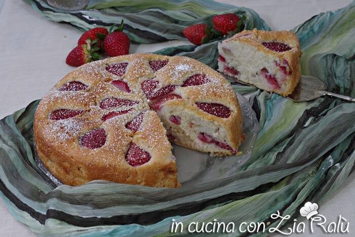 Torta albumi e fragole senza glutine