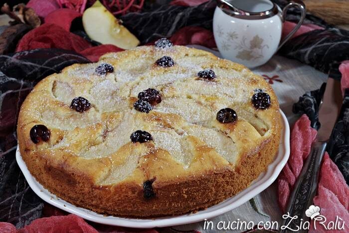 Torta alla panna mele e amarene