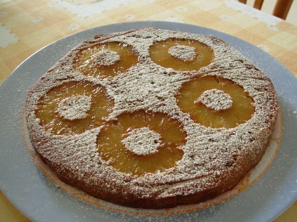 Torta all’ananas con e senza yogurt per una merenda fresca e golosa