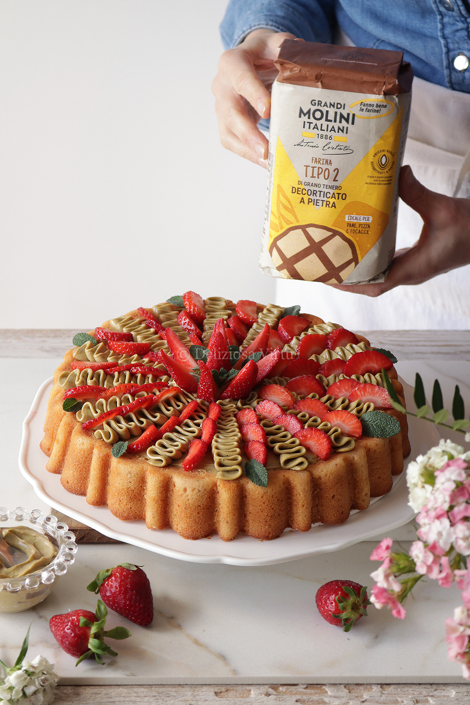 Torta alle fragole con cremoso al pistacchio