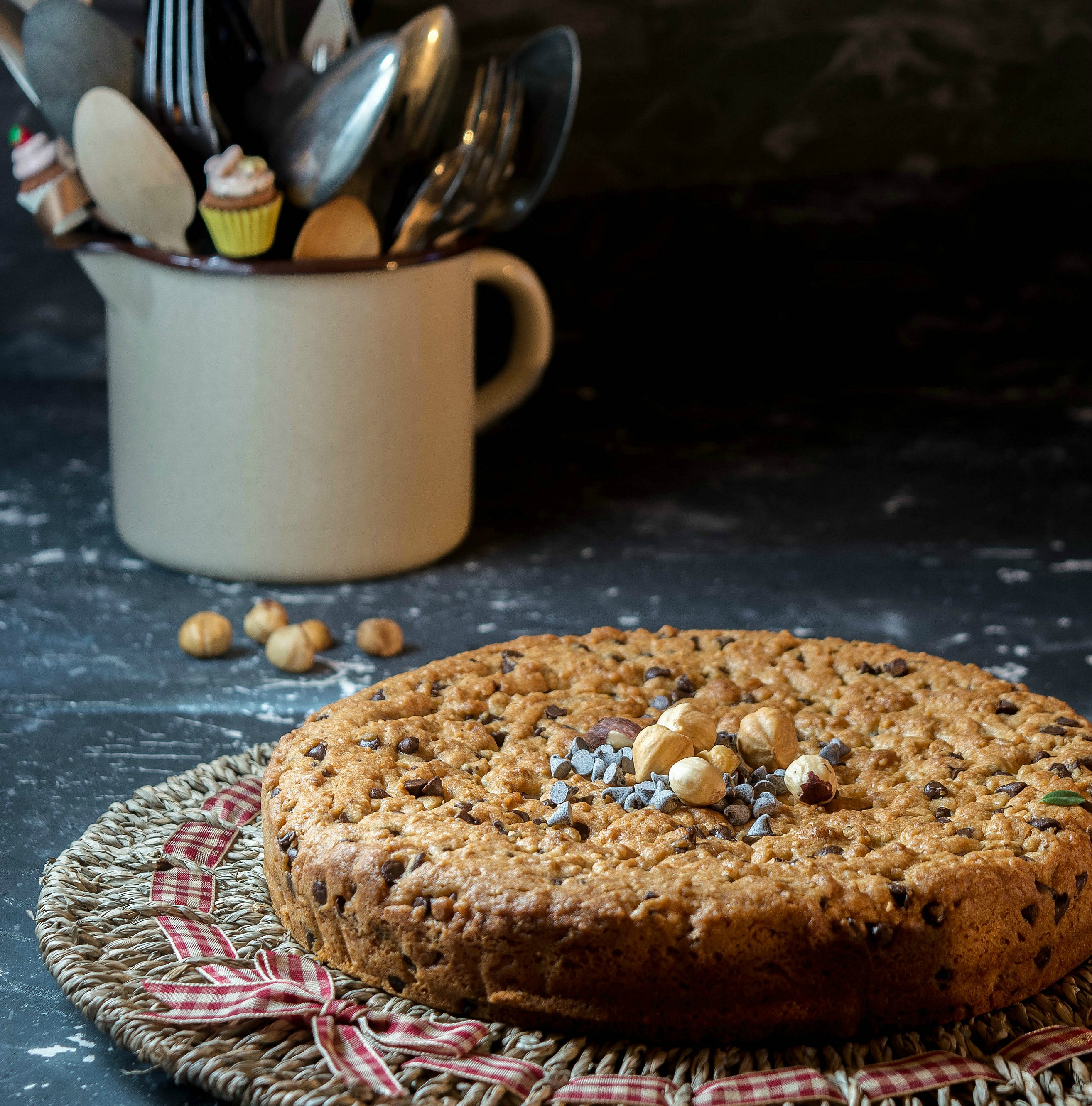Torta alle nocciole con cioccolato e rum