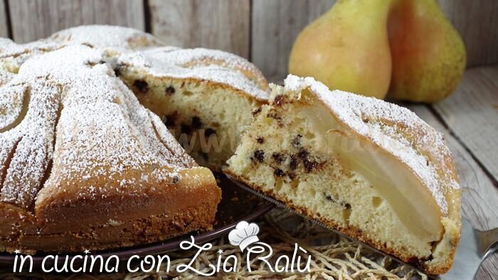 Torta alle pere con yogurt e gocce di cioccolata