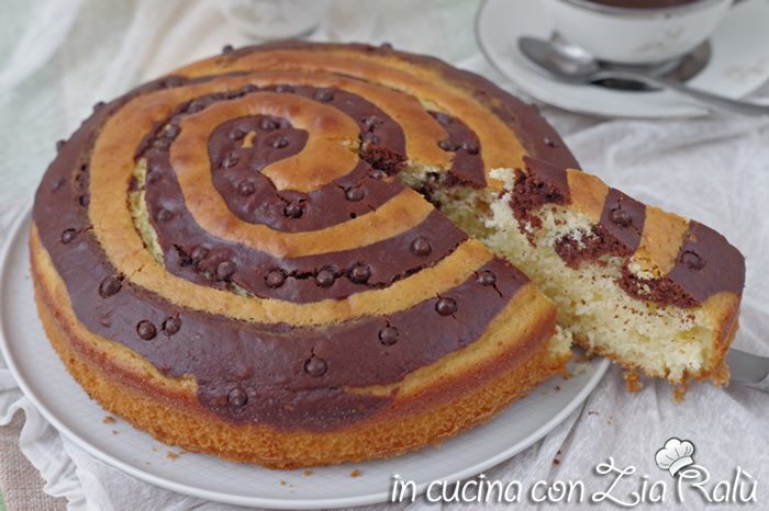 Torta allo yogurt a spirale bicolore
