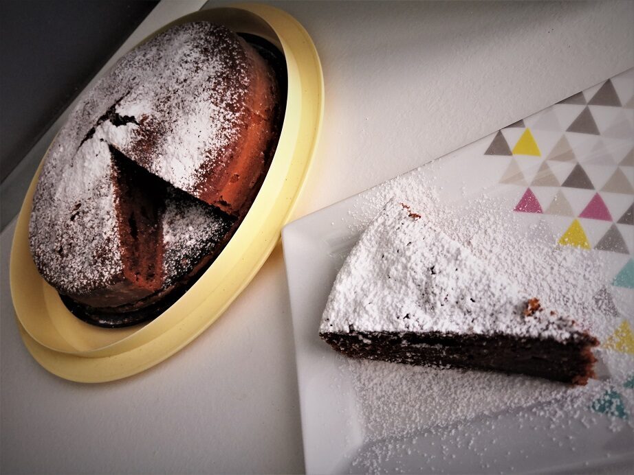 Torta allo yogurt e cioccolato