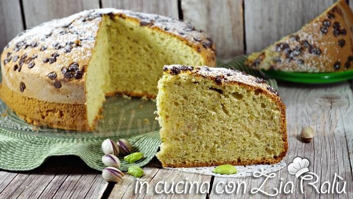 Torta allo yogurt pistacchi e gocce di cioccolato