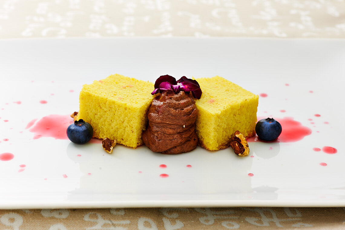 Torta allo zafferano con cagliata al cacao