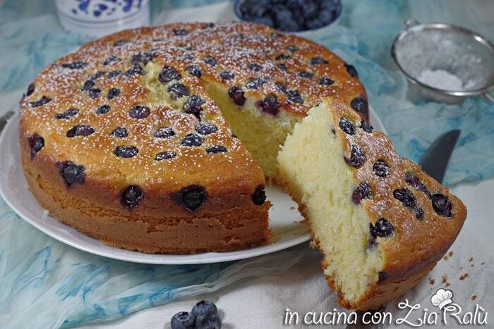 Torta all’olio cocco e mirtilli