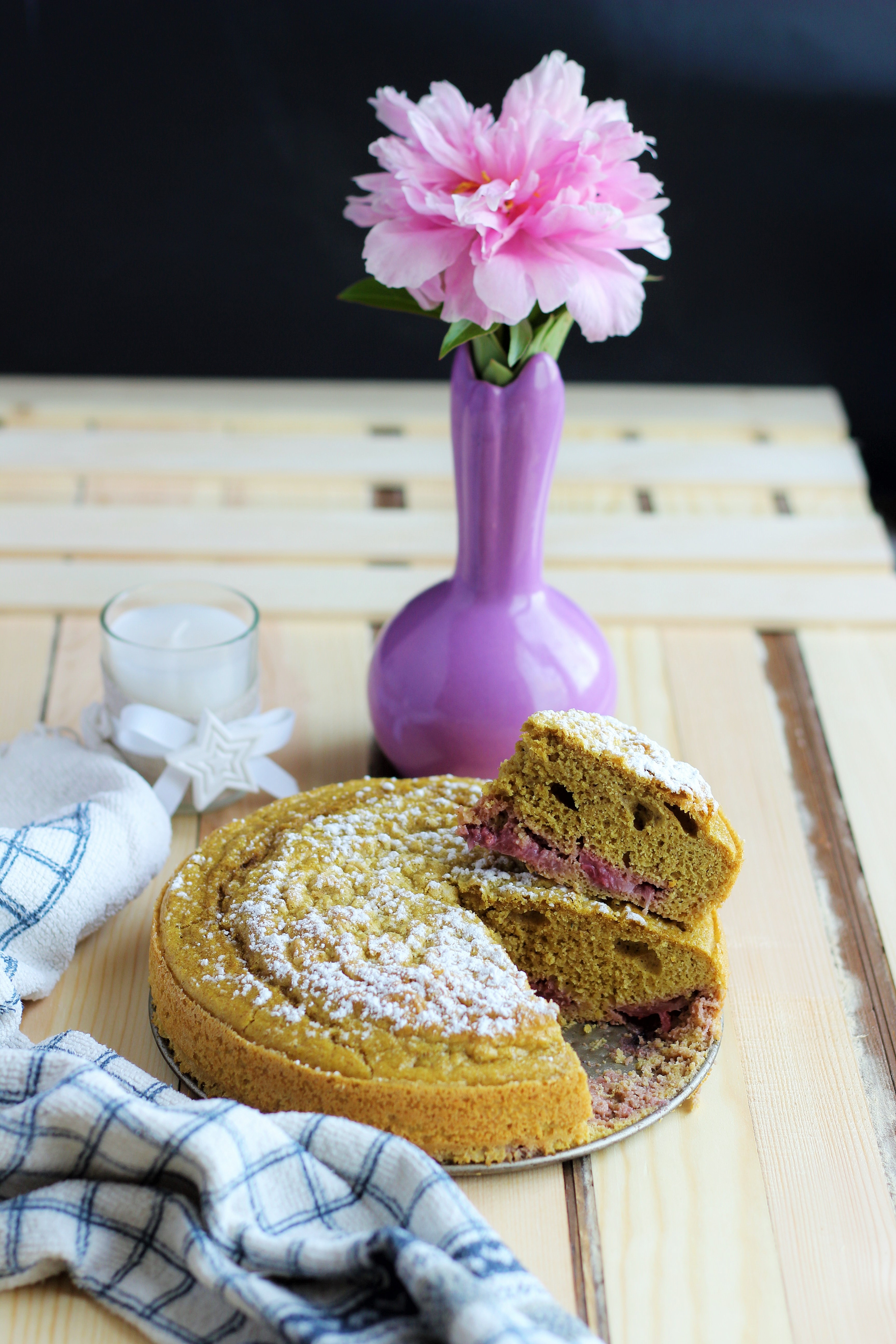 Torta avena e fragole senza zucchero