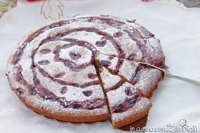 Torta con confettura nell’impasto senza lattosio