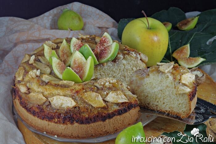 Torta con fichi mela e noci senza lattosio