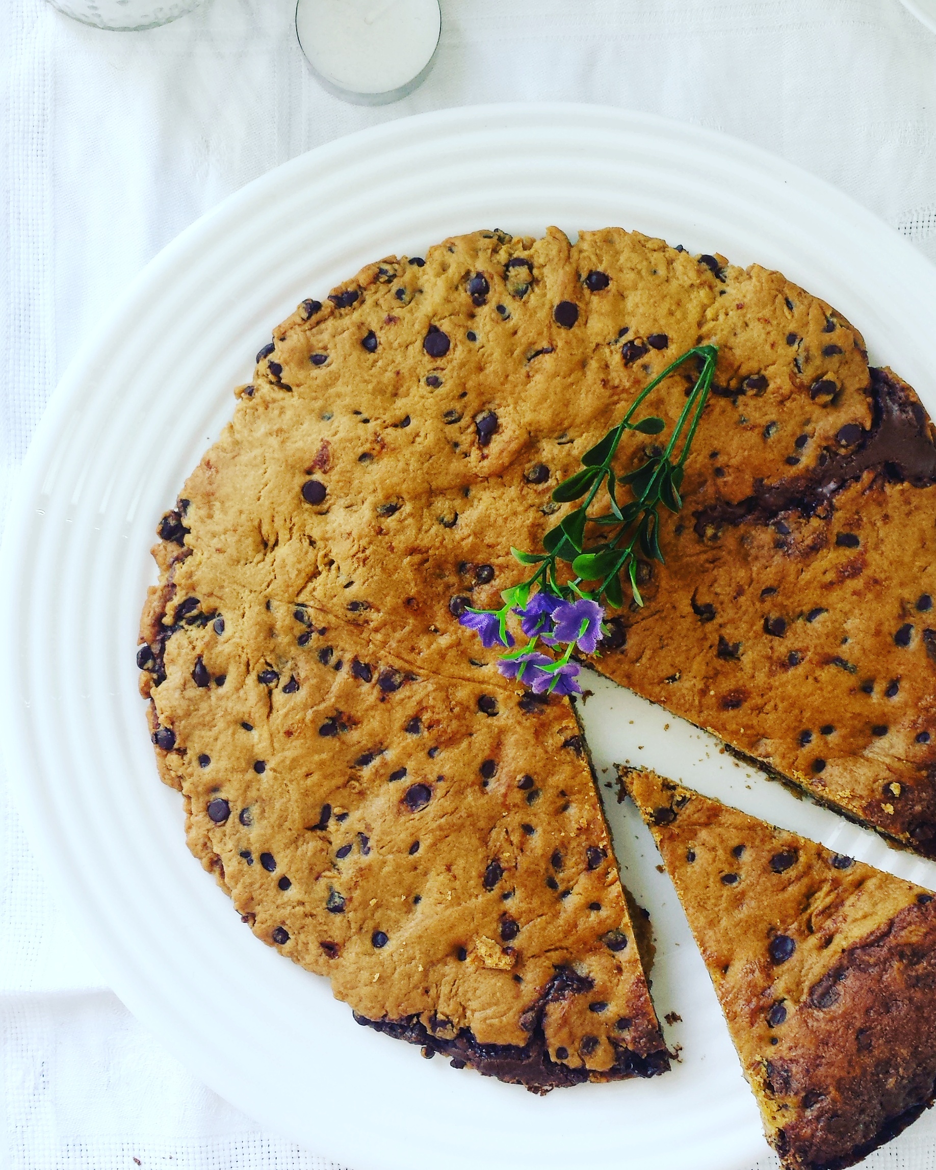 Torta cookie con crema di nocciole (ricetta senza uova).