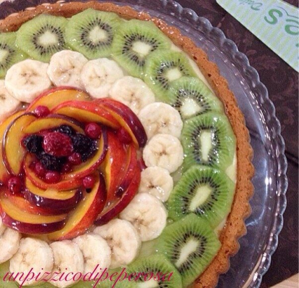 Torta di frutta fresca con crema allo yogurt