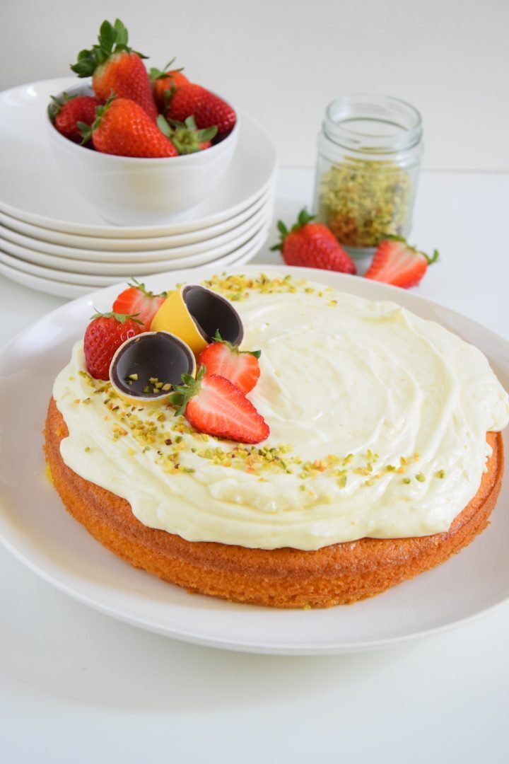 Torta di mandorle con ganache al cioccolato bianco e limone