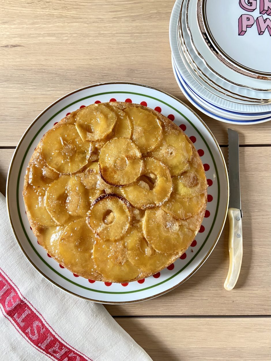 Torta di mele caramellata