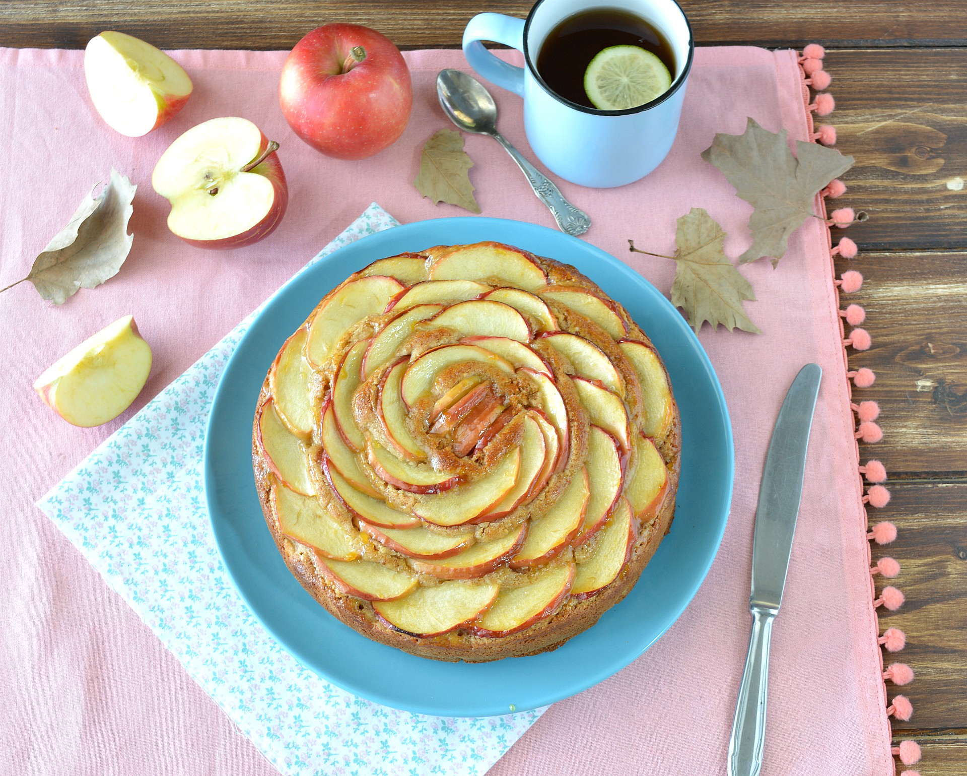 Torta di mele con farina integrale e mandorle