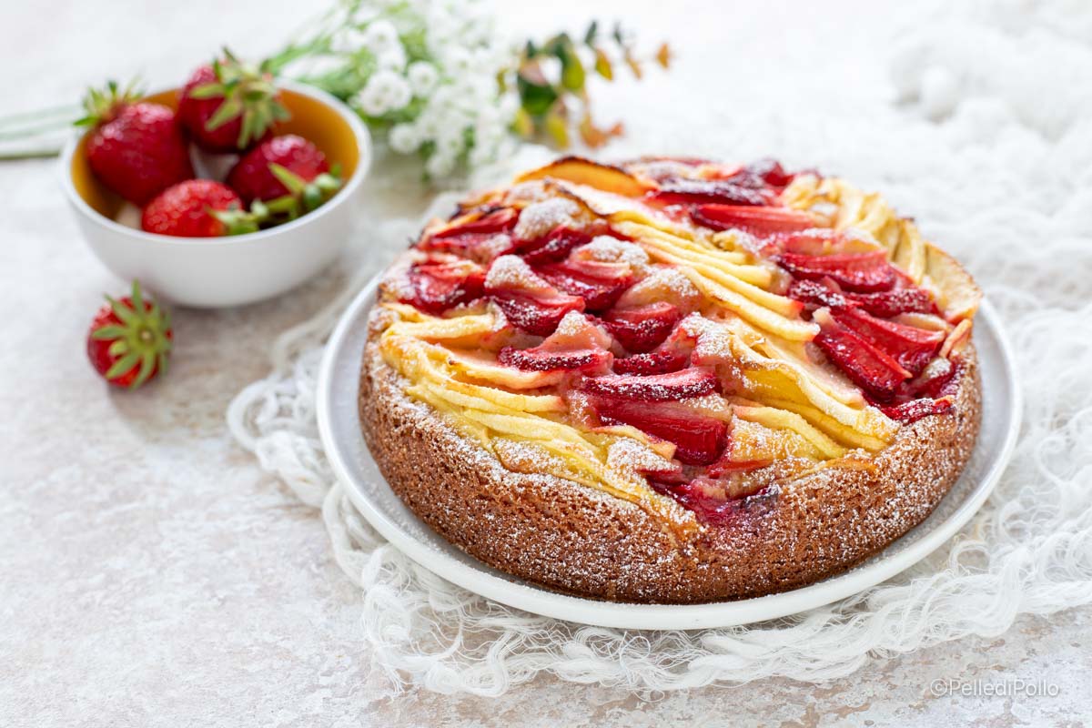 Torta di mele e fragole
