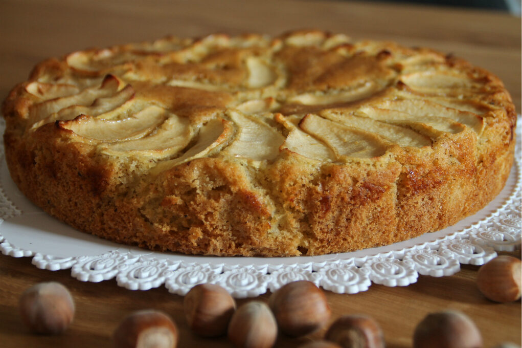 Torta di mele e nocciole