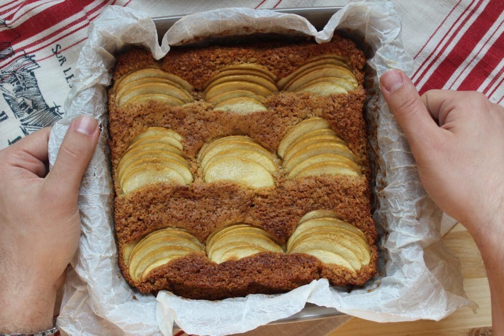 Torta di mele fuji a quadrotti