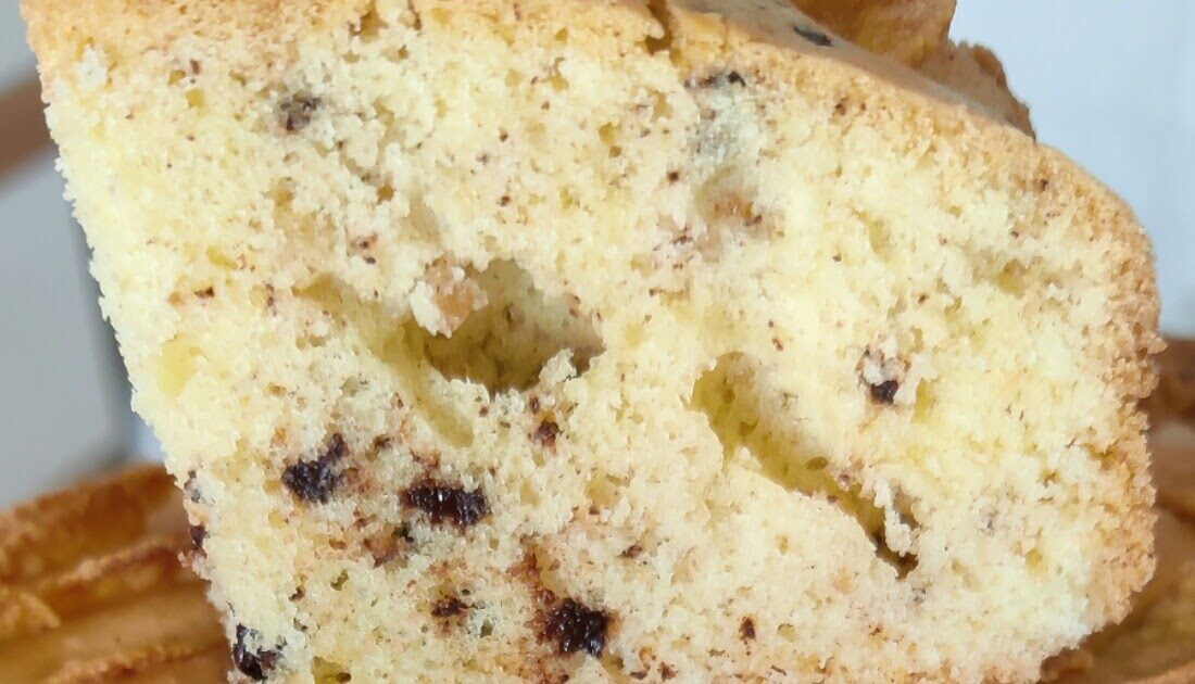 Torta di nocciole con gocce di cioccolato