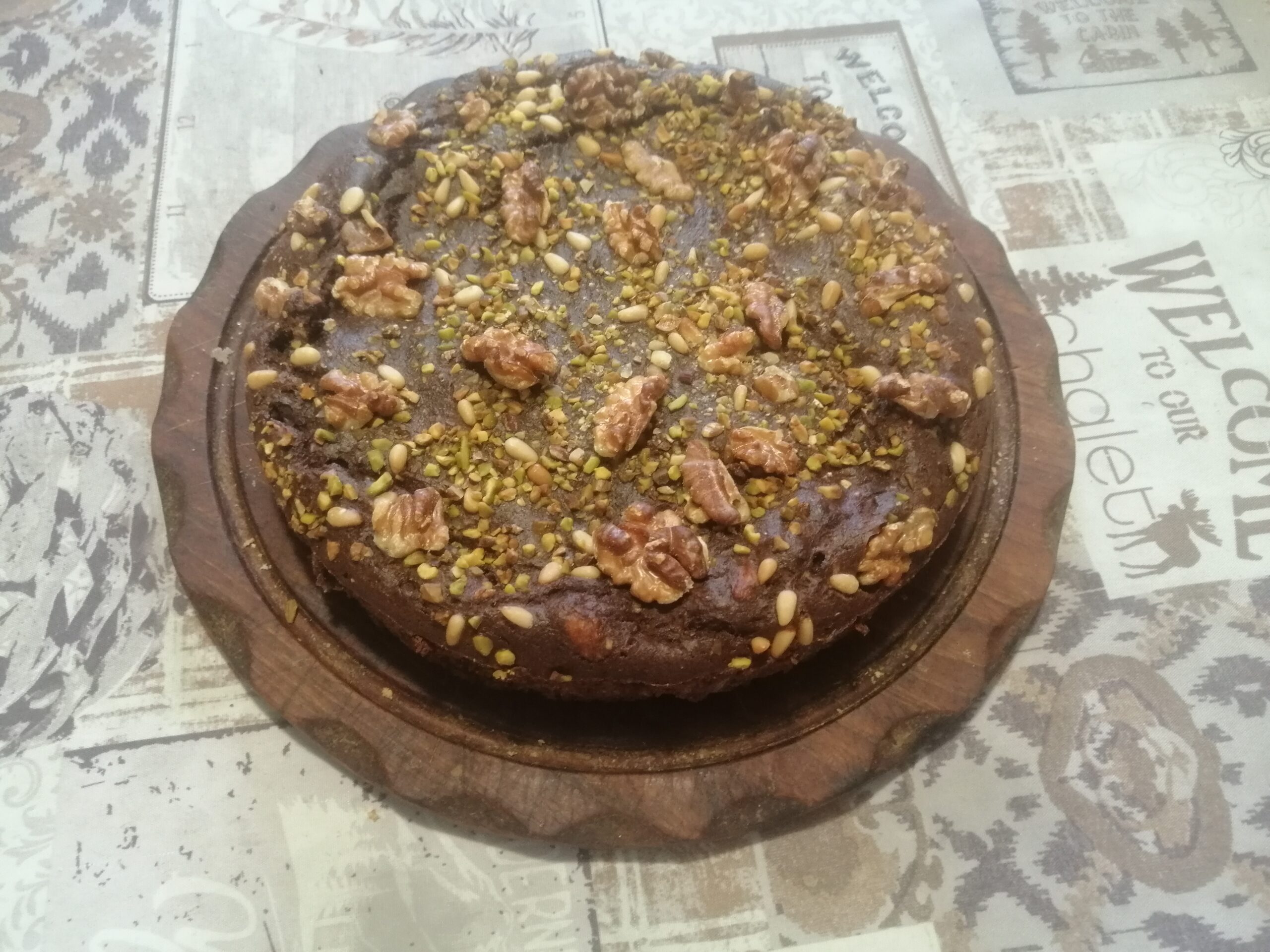 Torta di pane al cioccolato e frutta secca
