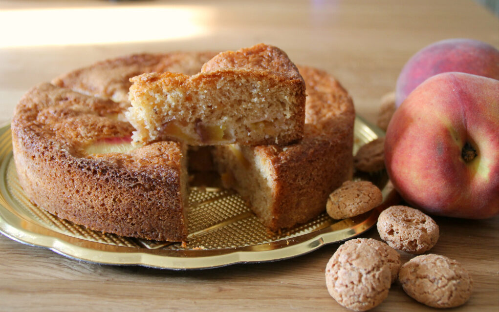 Torta di pesche e amaretti