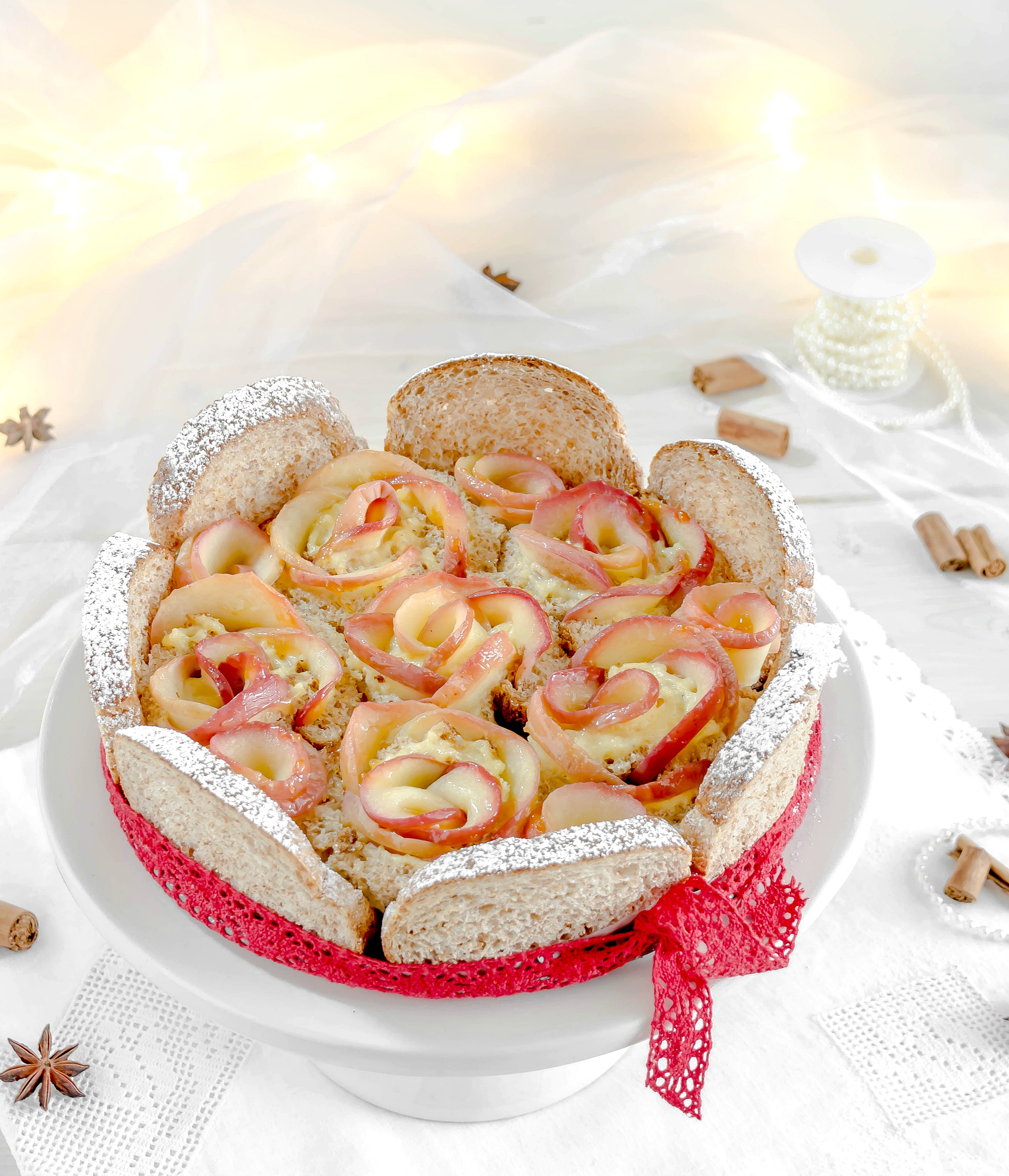 Torta di rose al burro con crema pasticcera alla vaniglia
