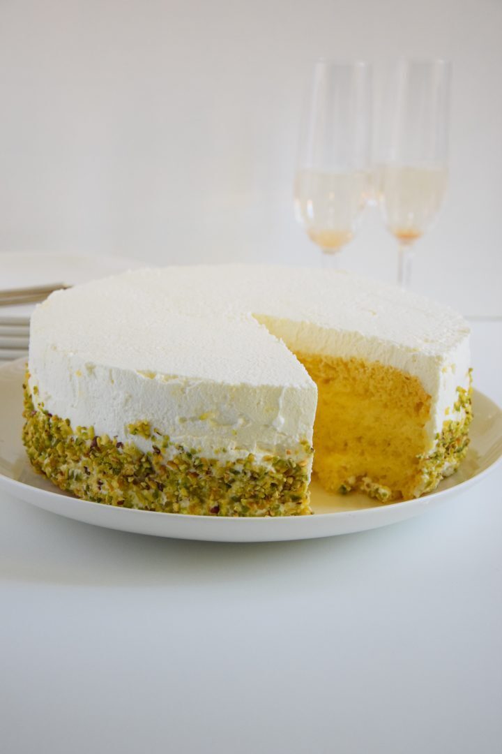 Torta farcita con spuma al limone e pistacchi