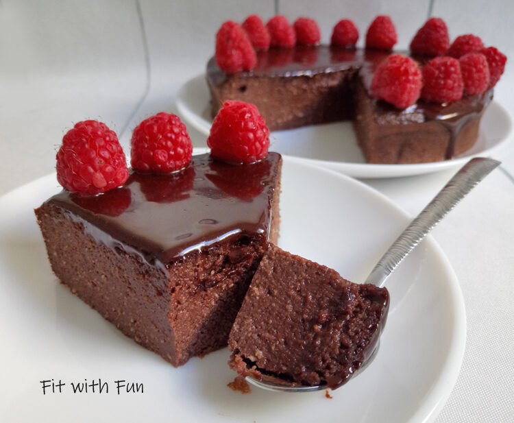 Torta fondente al cacao low carb e proteica