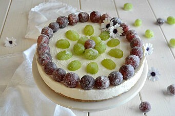 Torta fredda con prosecco e uva