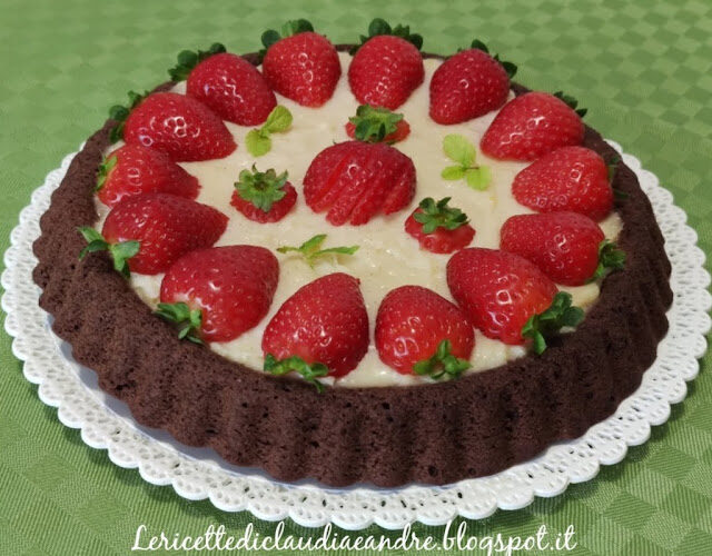 Torta furba al cacao, senza burro, con bevanda di soia e fragole
