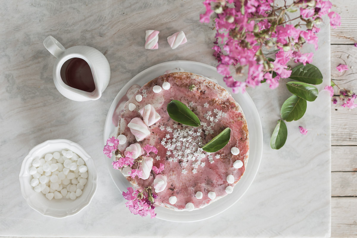 Torta gelato fatta in casa, con glassa colorata {ricetta facile e veloce}