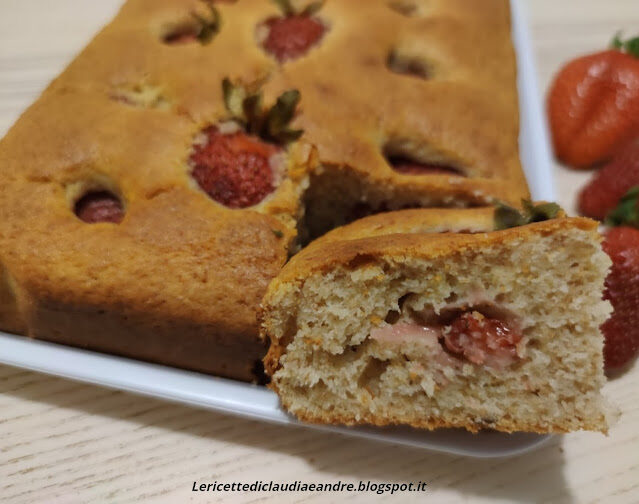 Torta integrale allo yogurt e fragole