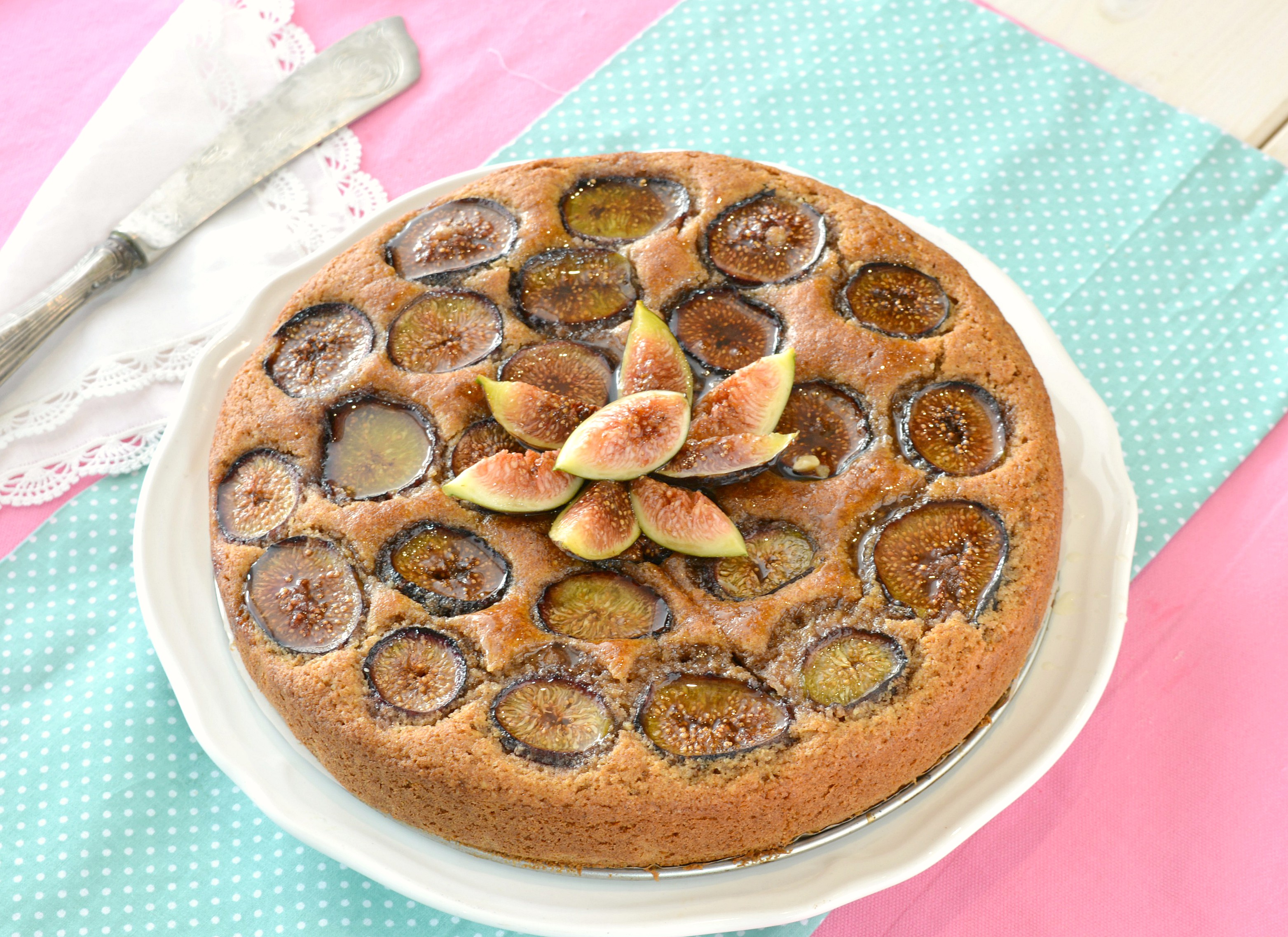 Torta integrale di fichi con noci e miele