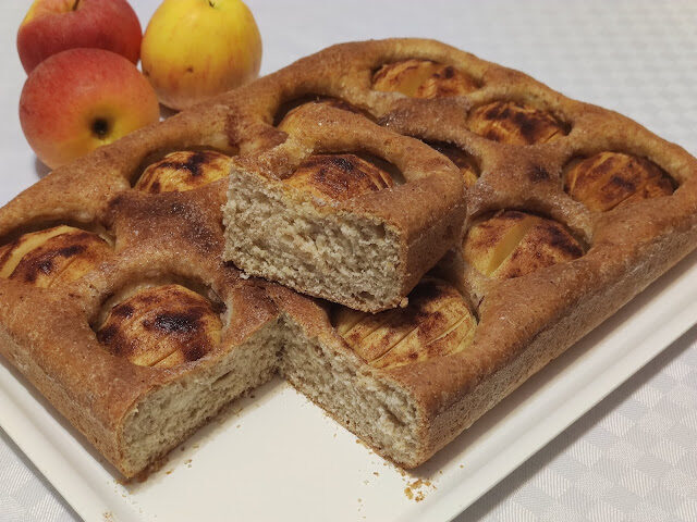 Torta integrale lievitata con mele e senza lattosio