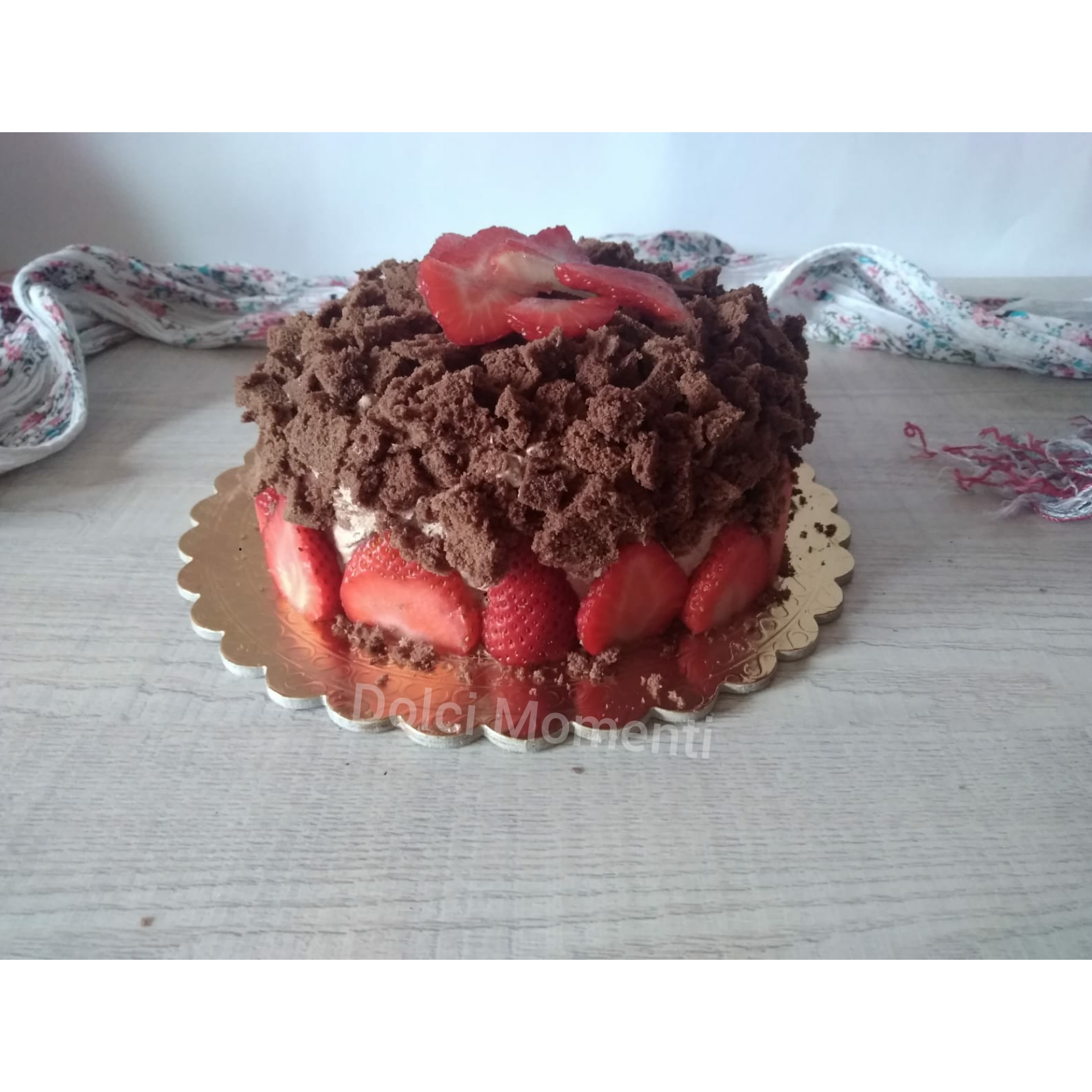 Torta mimosa al cacao e fragole