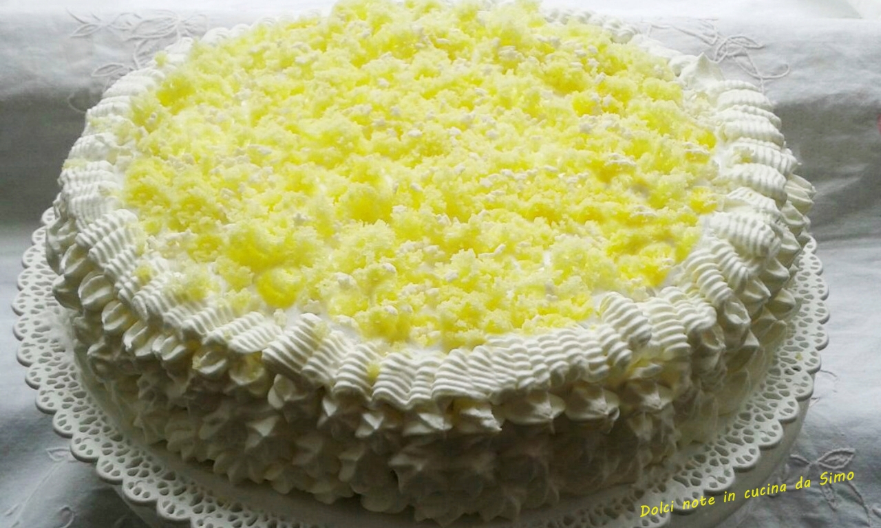 Torta mimosa alla crema mascarpone fruttata