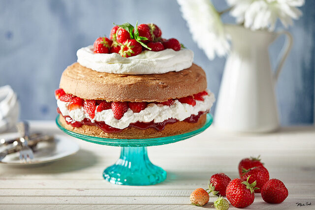 Torta panna e fragole