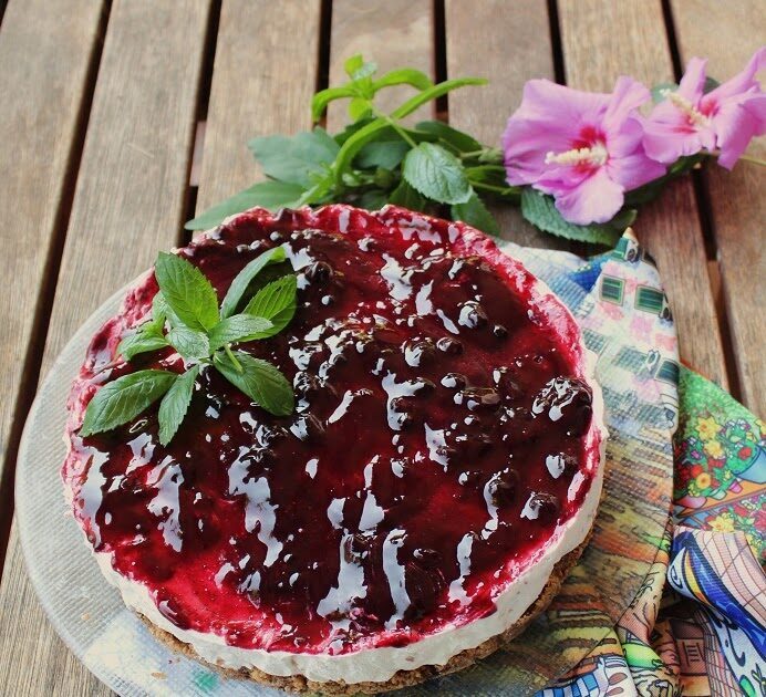 Torta “quasi” gelato con yogurt e confettura alla ciliegia