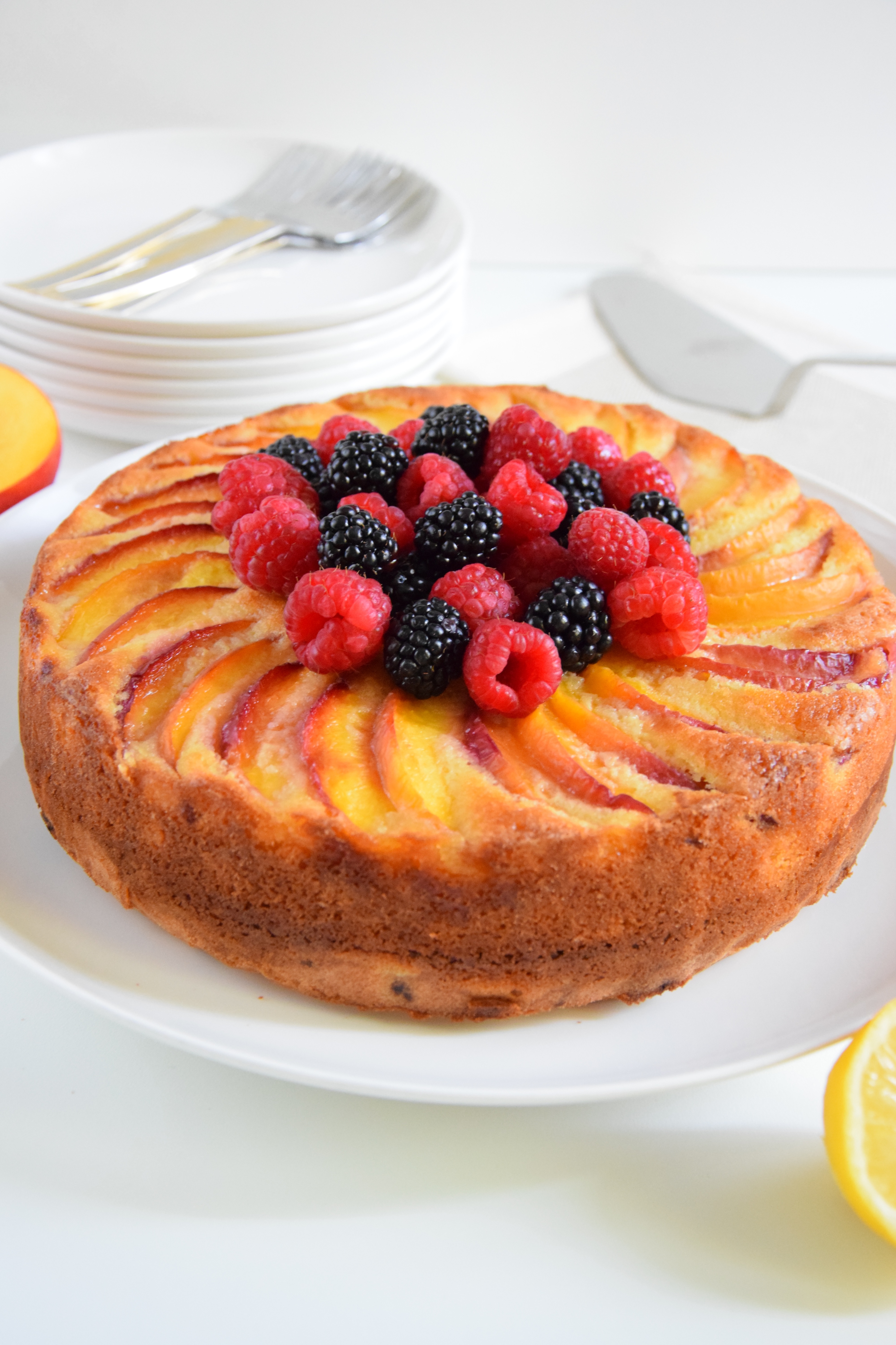 Torta quattro quarti ai frutti di bosco e crema frangipane