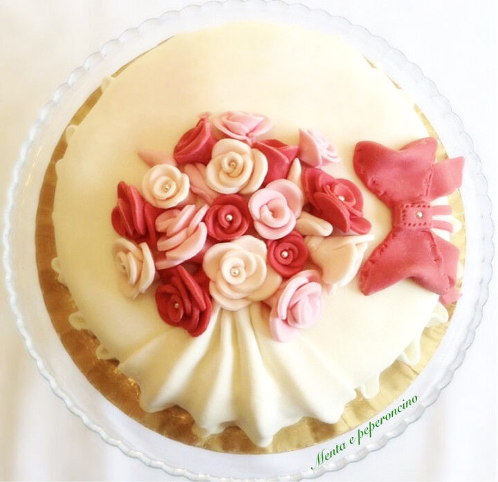 Torta ricoperta in pasta di zucchero