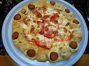 Torta rustica con wurstel e pomodori