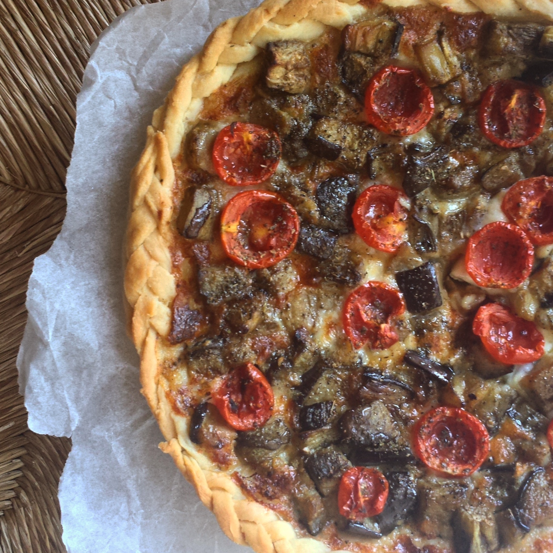 Torta salata alle melanzane e stracchino.