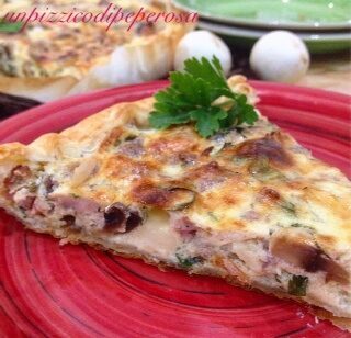 torta salata con funghi e salsiccia