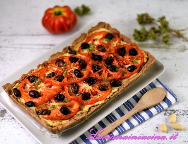 Torta salata con pomodori