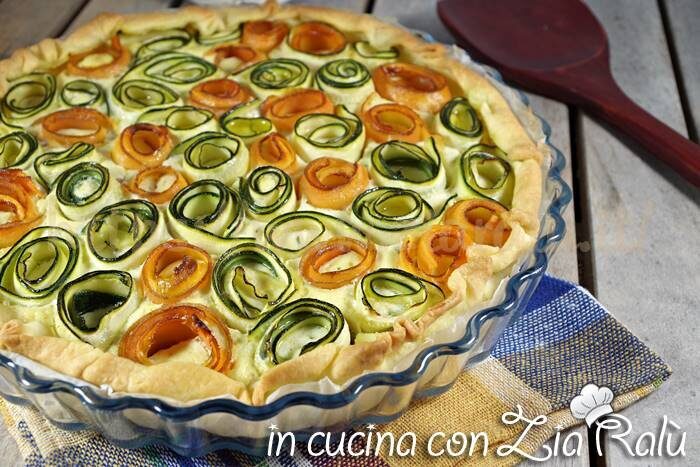 Torta salata con rose di verdure